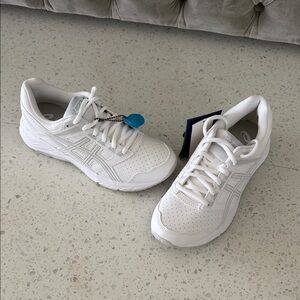 ASICS Women’s White Athletic Sneakers Size 6.5W US NEW WITH TAGS NWT F920220